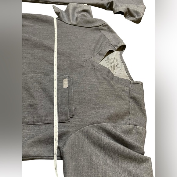 💙BUNDLE Figs Charcoal V-Neck Scrub Top - Picture 12 of 12